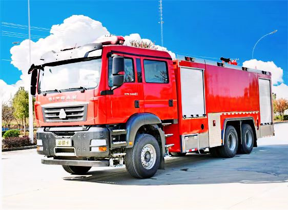 汕德卡牌 国六15吨水罐消防车